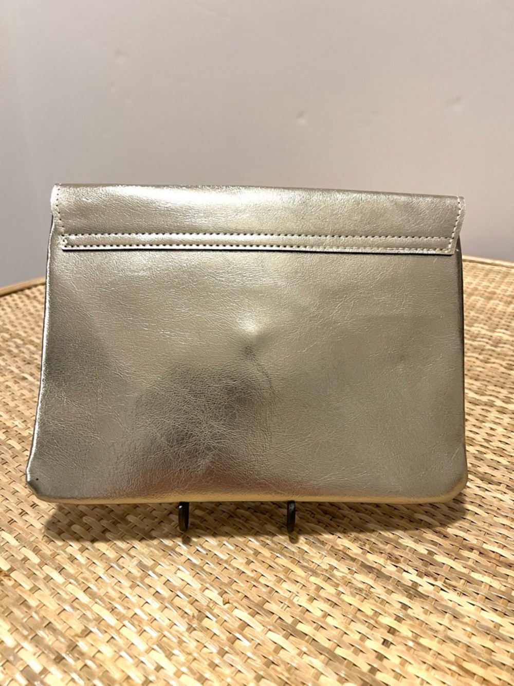 Metallic Gold Woven Envelope Clutch - - Picture 3 of 12